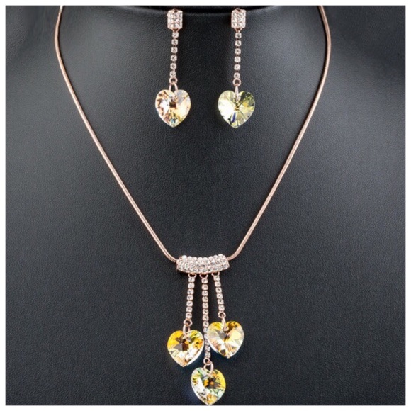 Swarovski Crystals Dangling Heart Necklace Set - Picture 4 of 5